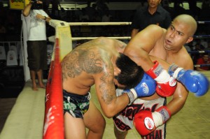 Matthew lands BIG elbow in Muay Thai fight